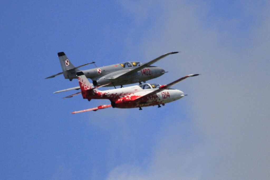 PZL TS-11 Iskra z Fundacji Biało--Czerwone Skrzydła otworzyły V. Świdnik AIr Festival. Fot: Marek Chmiel